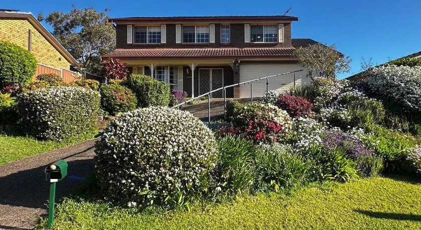Sunny Lakeview Lodge- Perfect for Family & Friends - Image 1