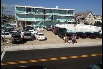 Island Breeze Motel - Image 1