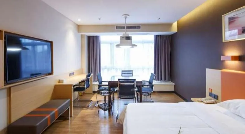 7Days Premium Chongqing Liangping People's Square Center Branch - Image 1