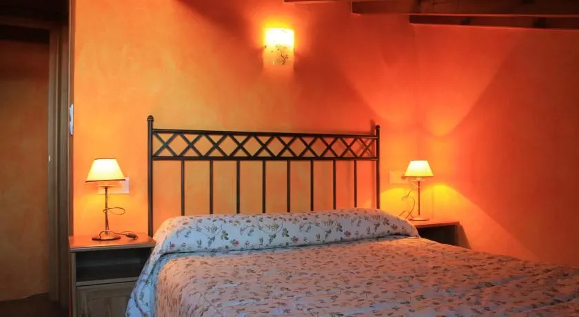 Apartamentos Los Rosales - Image 1