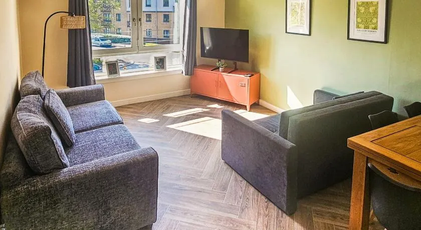 Elegant 2 Bed Flat Perfect for RAH and Airport - Image 1