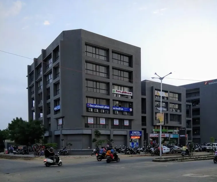 Hotel Hill Town - Image 1