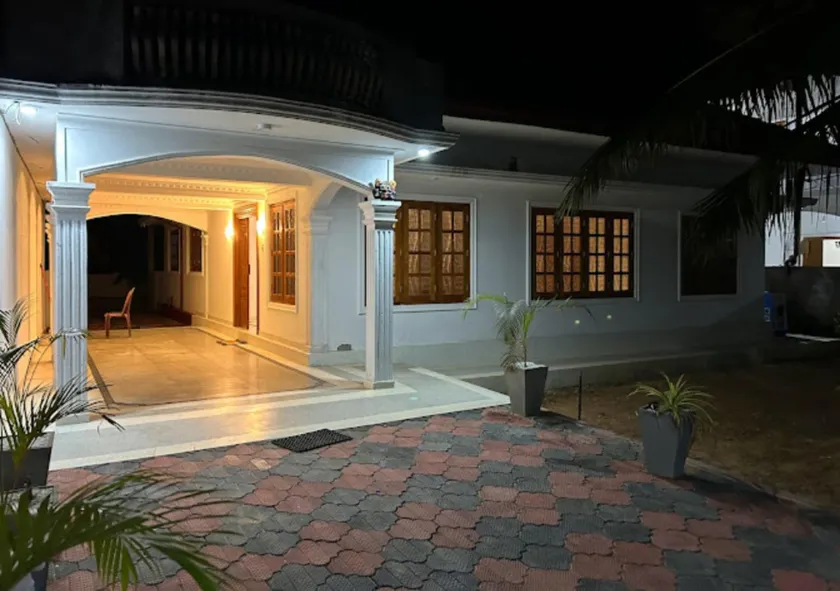 3 AC Bedroom house with free parking - Image 1