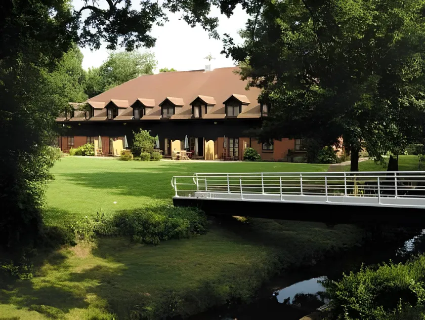 Ellington Lodge at The Concorde - Image 1