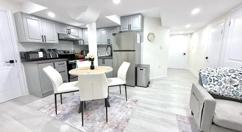 Modern 2BR Suite Private Entrance Parking New - Image 1
