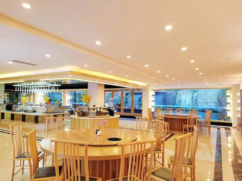 Huigan Yonghong Hotel - Image 1