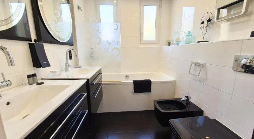 Charmante Villa individuelle Niçoise avec piscine privée proche Monaco - Image 1