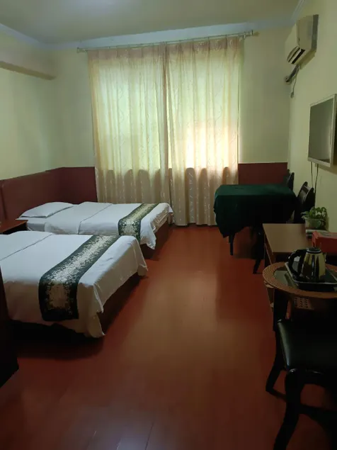 Xiangzhou Hotel - Image 1