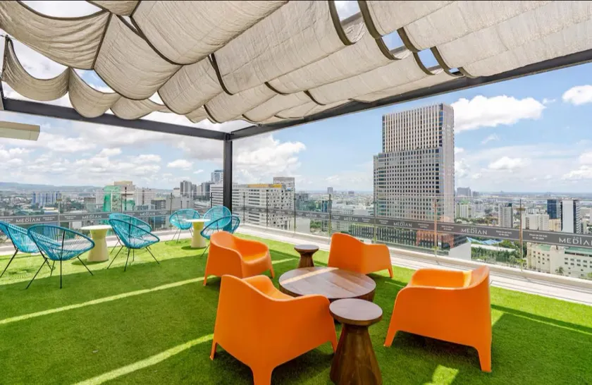 Moon Penthouse - Image 1