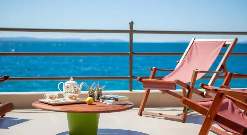 Blue Lagoon Beach Apartments - Image 1