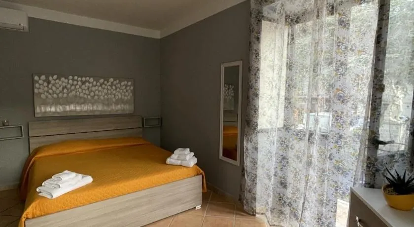 MARINA ROOMS - Image 1