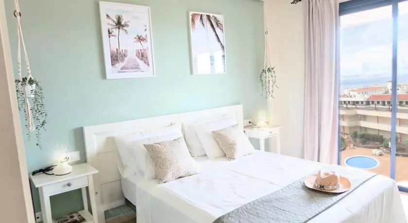 Appartement avec jardin, internet haut débit et piscine chauffée | Vue mer - Image 1