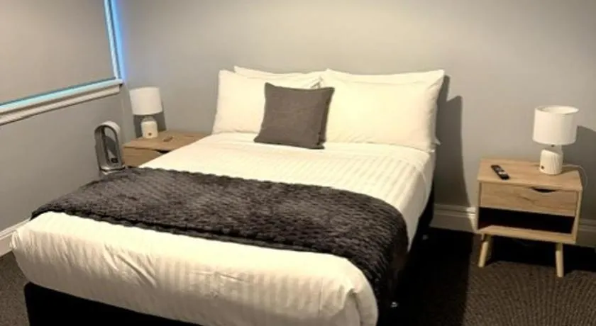 Royal Hotel Tumut - Image 1