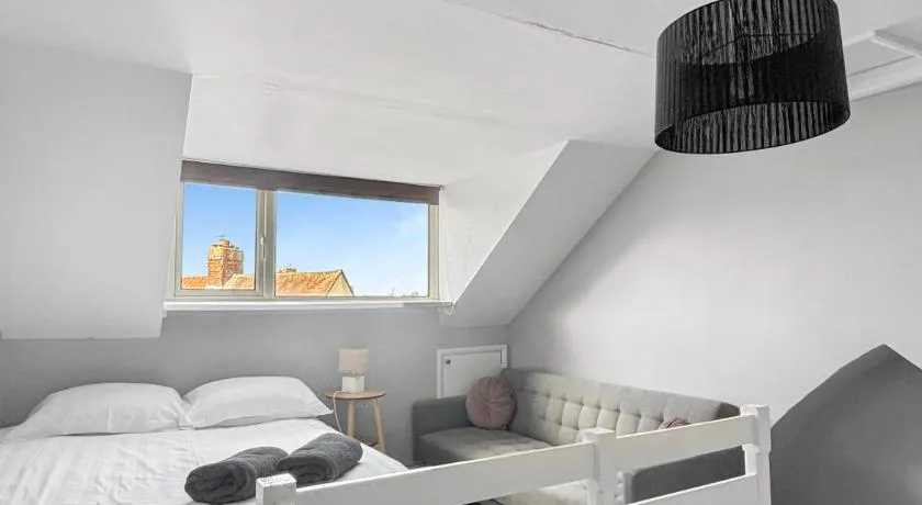 Amaya Four - Sleeps 5 - 1 bed - Newly renovated- Close to town centre -Grantham Free Gym Access - Image 1