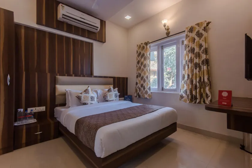 OYO Hotel Golden Palms Near Versova Beach - Image 1