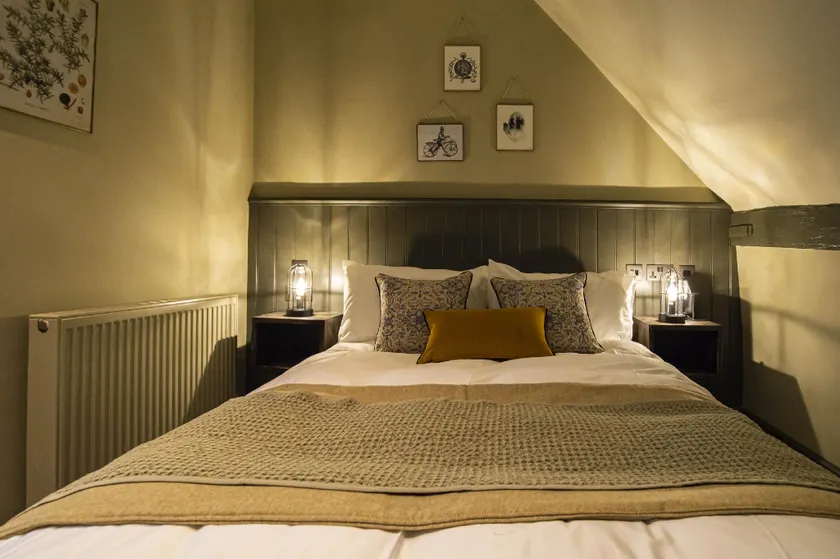 Kings Arms Hotel - Image 1