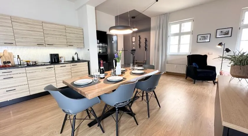 Modernes Appartement "ALTE MÄDCHENSCHULE", inkl Stellplatz, E-Bike Ladestation, Boxspringbett, Business, 2 Personen, gratis Kaffee und Tee, WLAN - Image 1