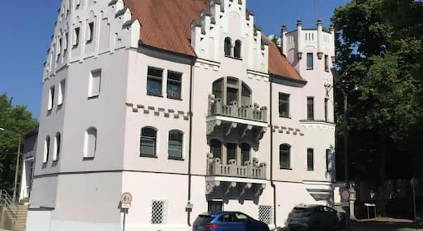 Ferienwohnung in historischer Villa mit Gartennutzung - Image 1