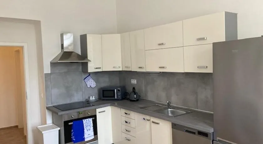 Erbenova Apartments - Image 1