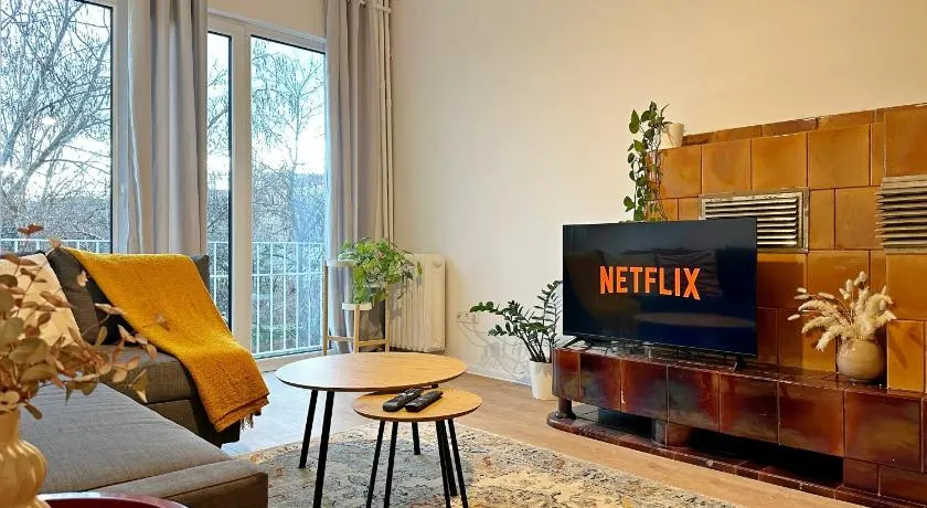 Spacious bright cozy 2BDR fast Wi-Fi next to Park - Image 1