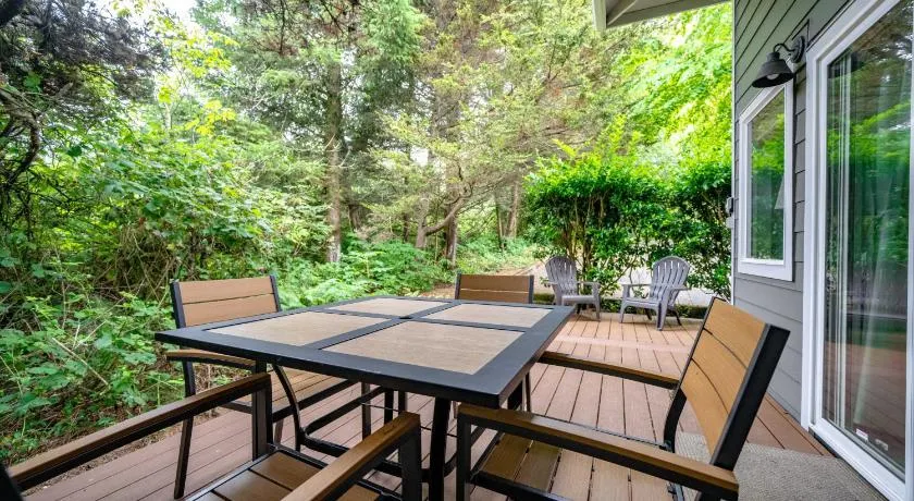 Beach Bungalow 4 - Image 1