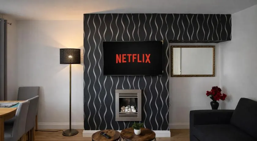 Modern 3 BR Bham HS2 Netflix Free Parking WIFI - Image 1