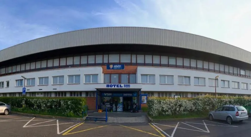 Hotel a ubytovna Zimní stadion Slaný - Image 1