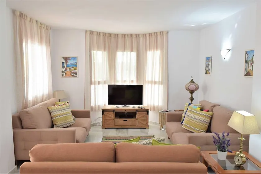 Excellent and Quiet Location, 3 bedrooms - D56 - Image 1