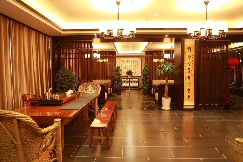Qinlong Kaitian Hotel - Image 1