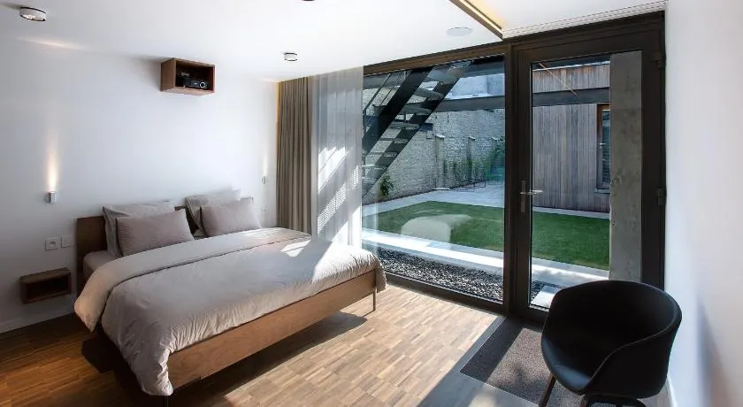 B&B Snooz Inn - Image 1