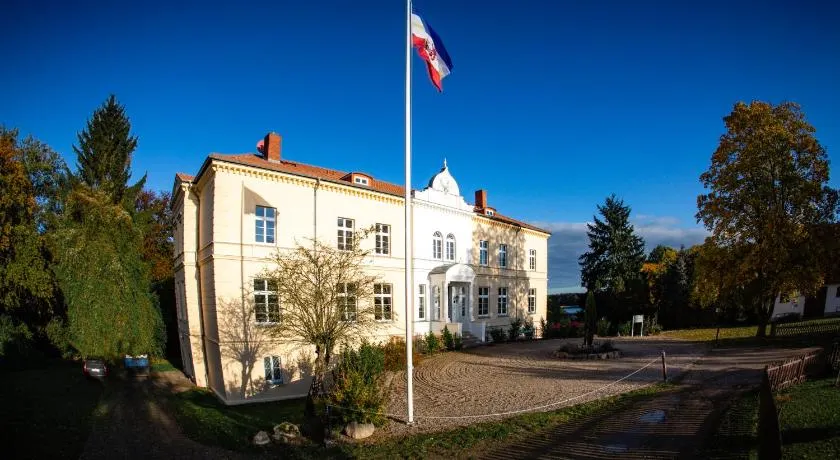 Landhotel Schloss Daschow - Image 1