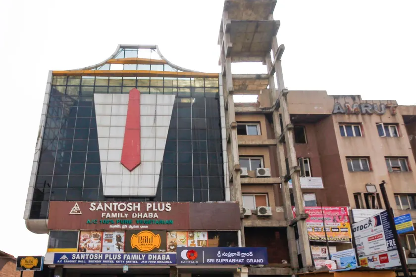 Capital O Sri Suprabhat Grand Near Kachiguda Railway Station - Image 1