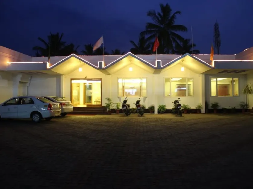 Issacs The Resort - Image 1