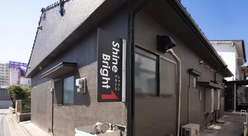 Guest House Shine Bright - Image 1