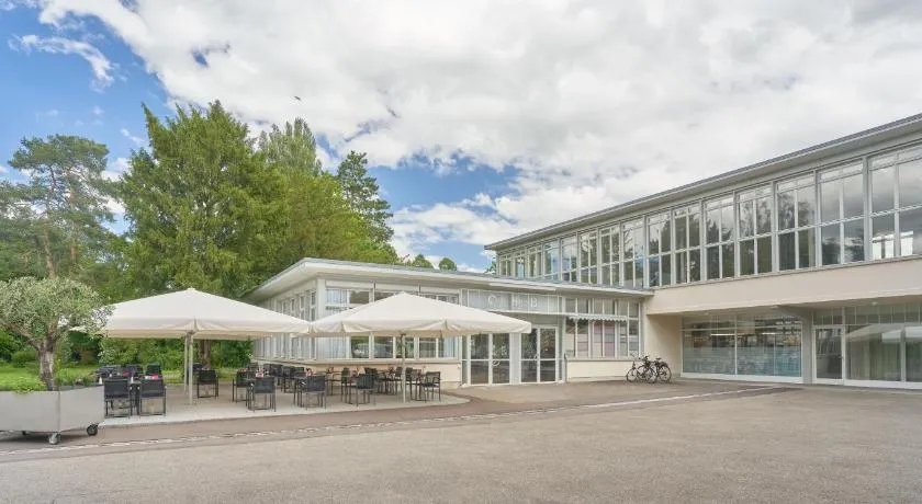 Bata Club Haus - Image 1