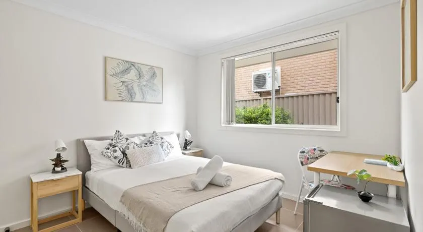 Cozy Double Room in Panania - Close to Stations & Stores - Shared Bathroom - Image 1