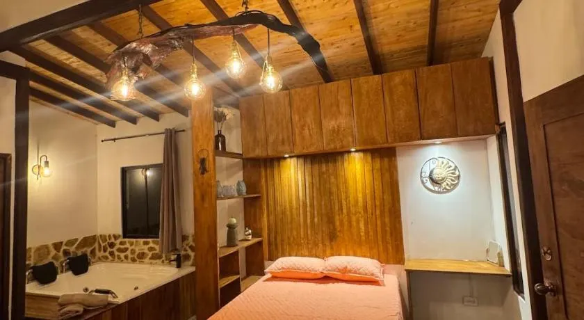 Raíz Oculta - Chalet con Jacuzzi y Chimenea en Santa Elena - Image 1