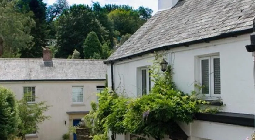Hunters Lodge Inn - Image 1