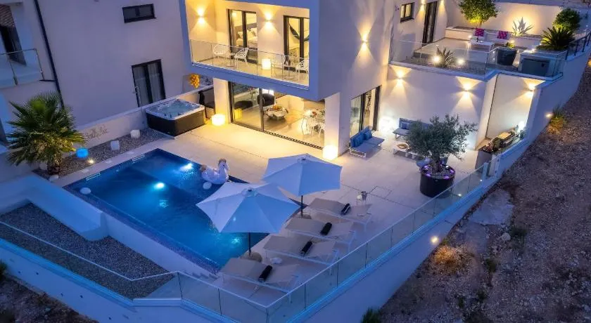 Luxury Boutique Villa Fay, heated Pool, Jacuzzi, Seaview near Split and Omis - Image 1