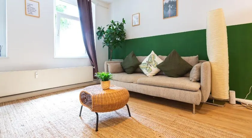 FullHouse - Halle - F38 - Nespresso - SmartTV - Image 1