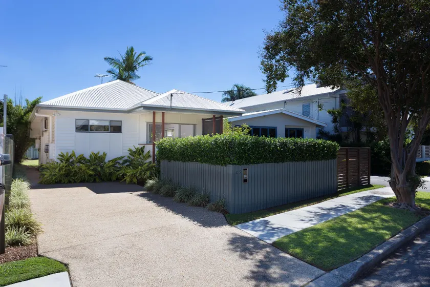 CORPORATE BEACH HOUSE - Image 1