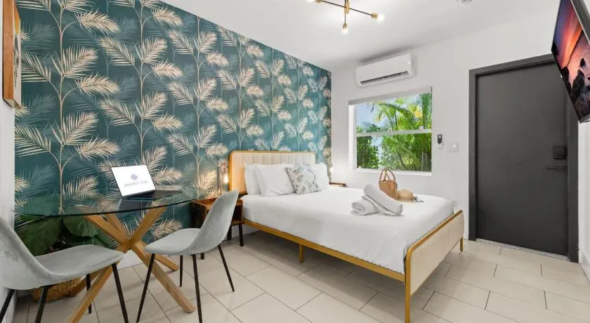 Byronessa Miami Beach - Image 1
