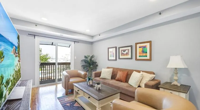 Beautiful & Cozy 3BR, Close to NYC Adventures - Image 1