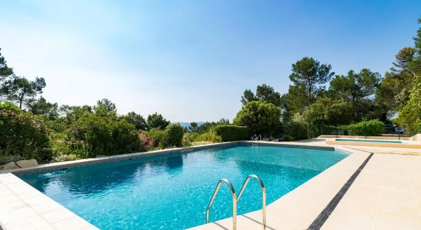 Les Arbousiers Village Hôtel Provençal - Image 1