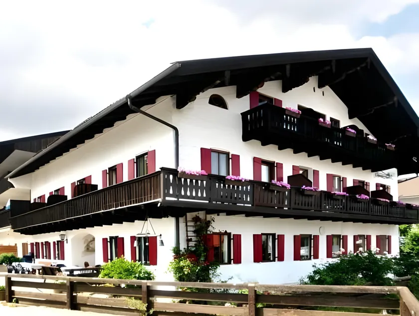 Hotel ChiemseePanorama - Image 1