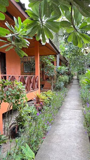 Nat Resort Koh Tao - Image 1
