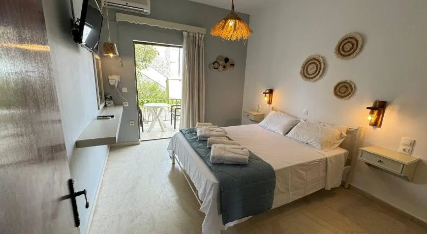 The 3 Little Pigs apartments - Image 1