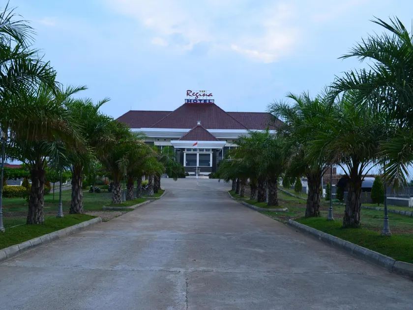 Regina Hotel Pemalang - Image 1