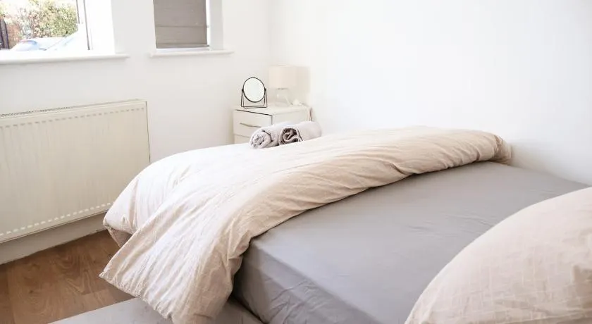 Stylish Studio with Separate Kitchen Near Wimbledon Station - Image 1