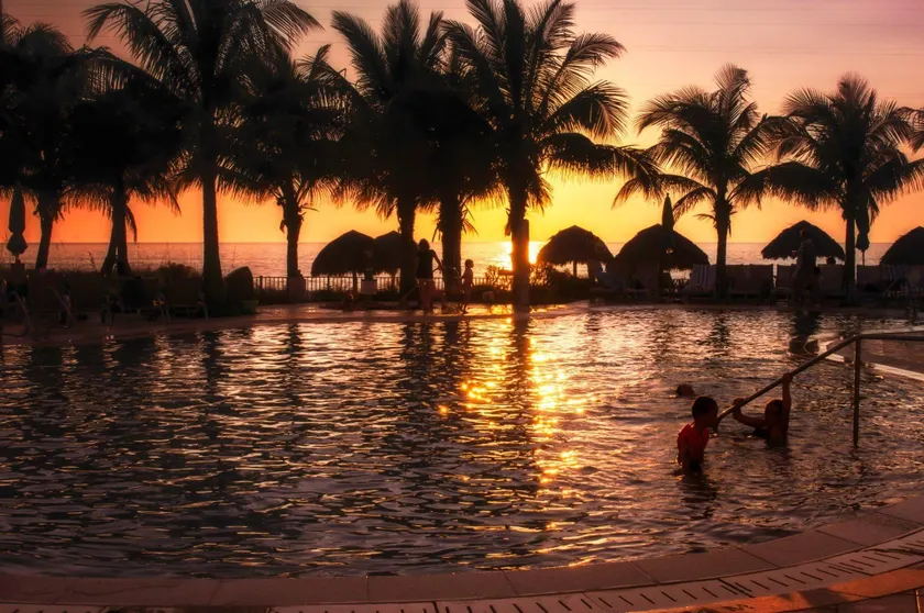 Naples Beach Hotel and Golf Club - Image 1